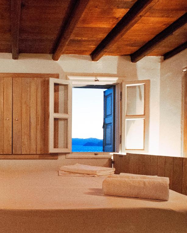 Postel nebo postele na pokoji v ubytování Folegandros Villas