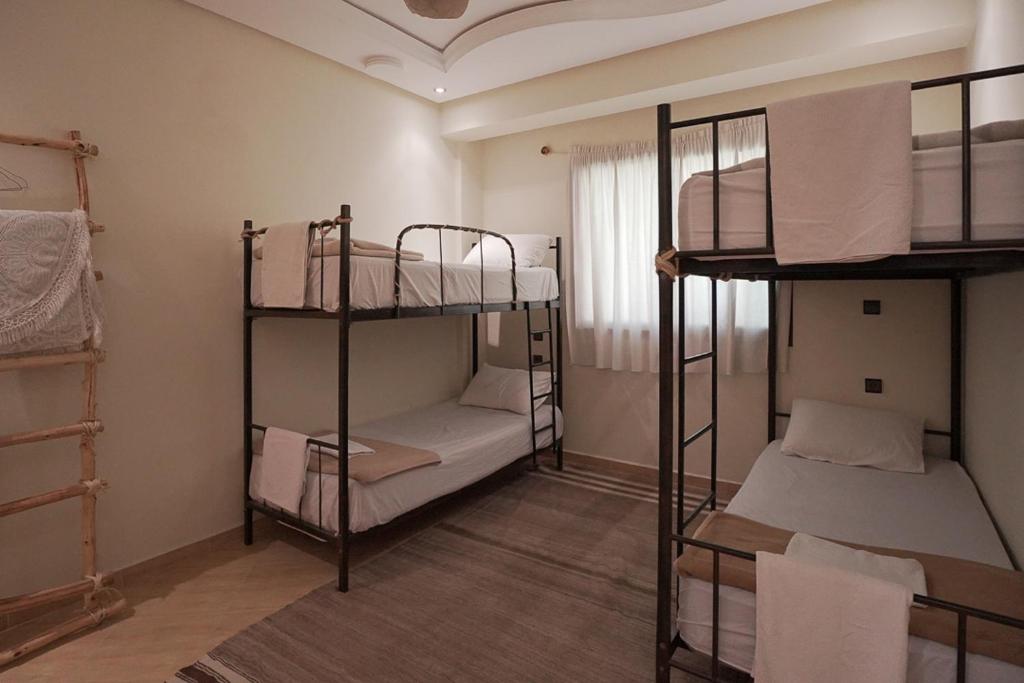 Postel nebo postele na pokoji v ubytování Desart Hostel