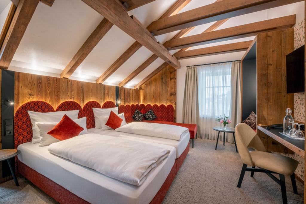 Postel nebo postele na pokoji v ubytování Hotel Schäfflerwirt