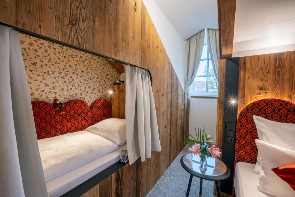 Postel nebo postele na pokoji v ubytování Hotel Schäfflerwirt