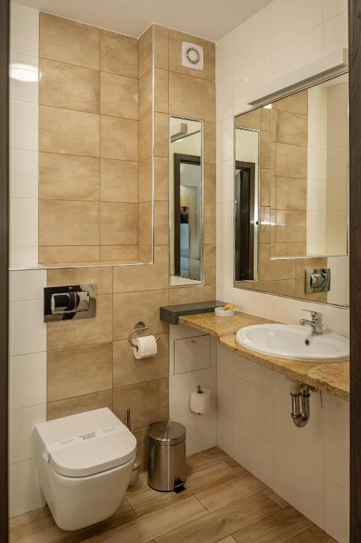 Hotel Dworski Galaktyczny Park - Resim 30