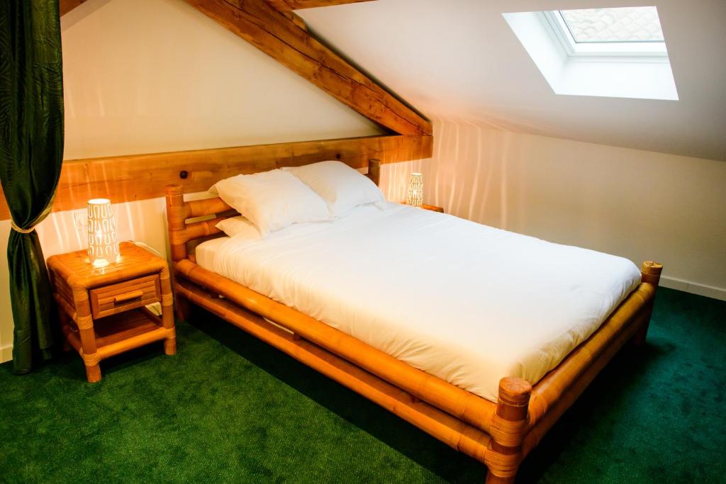 En eller flere senge i et værelse på La suite Oasis