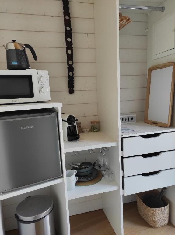 Kuchyň nebo kuchyňský kout v ubytování Chambre Perchée avec vue imprenable sur le lac de Lacanau