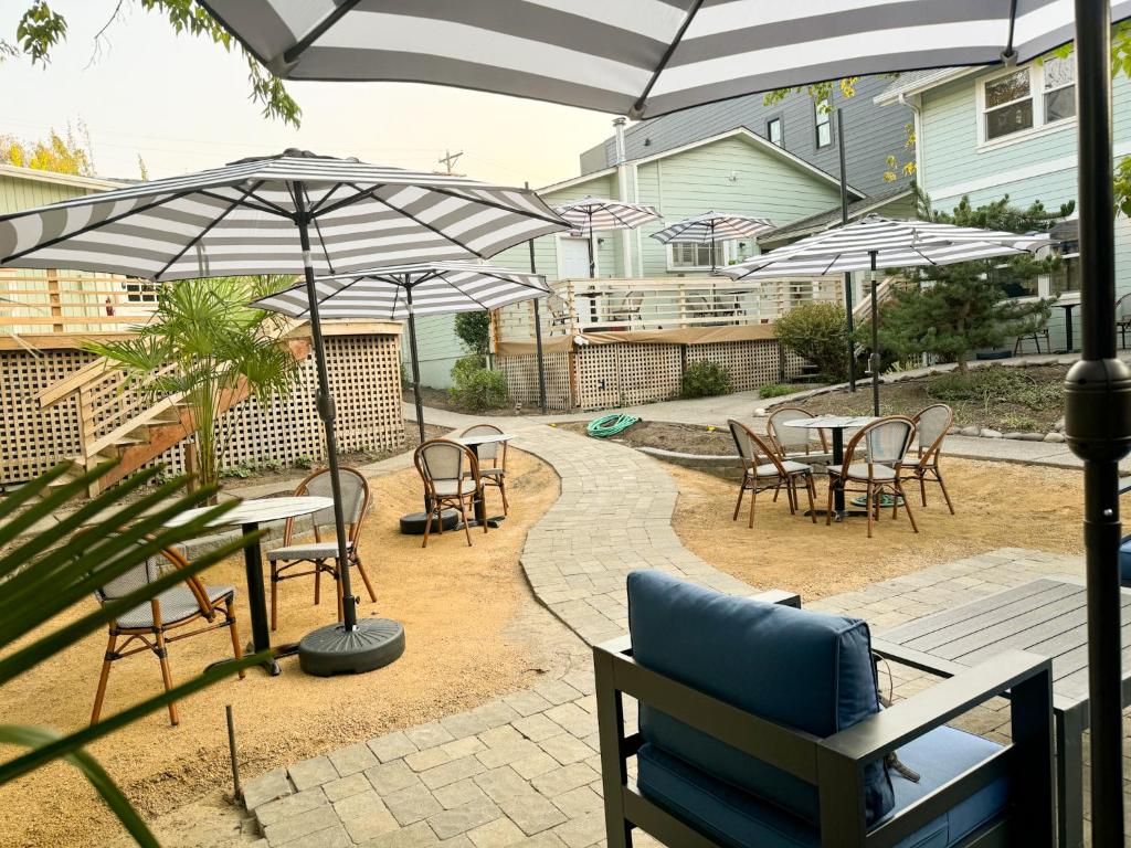 Patio nebo venkovní prostory v ubytování Swank Boutique Suites