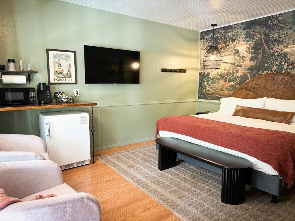 Postel nebo postele na pokoji v ubytování Swank Boutique Suites