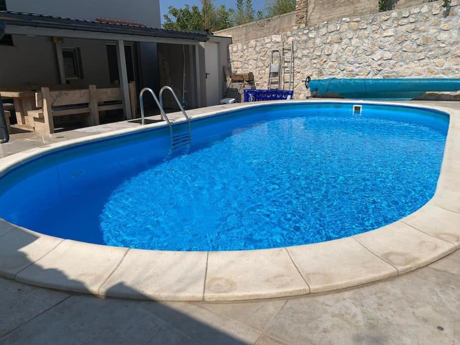 Swimmingpoolen hos eller tæt på Grey Beach Apartment