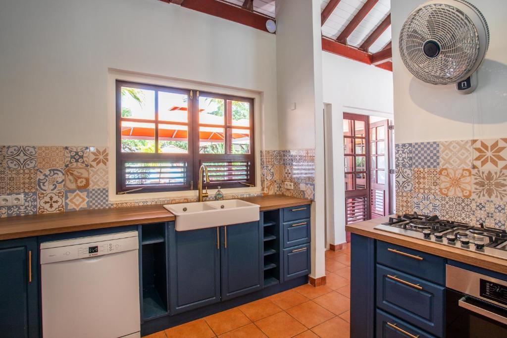 Kuchyň nebo kuchyňský kout v ubytování Bloublou Apartments Curaçao