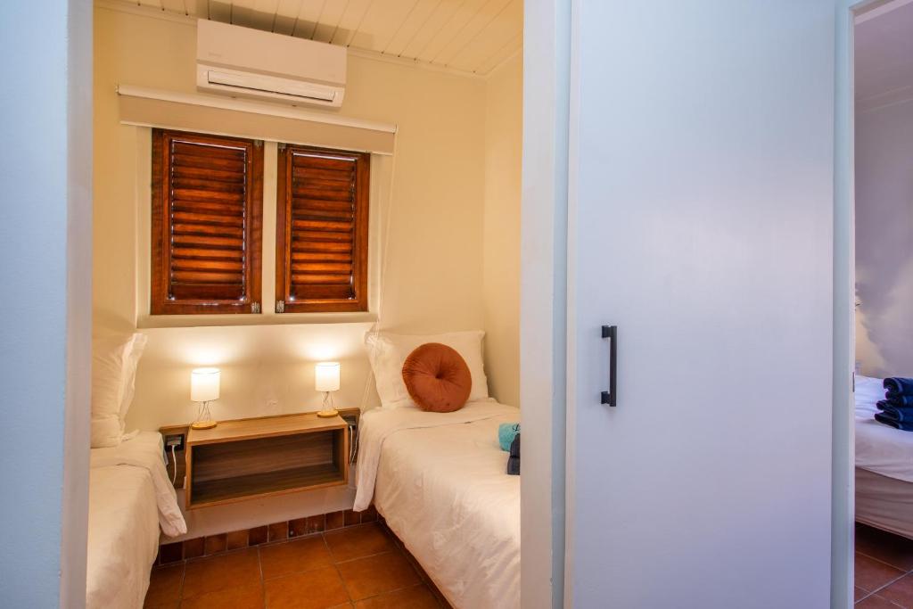 Postel nebo postele na pokoji v ubytování Bloublou Apartments Curaçao