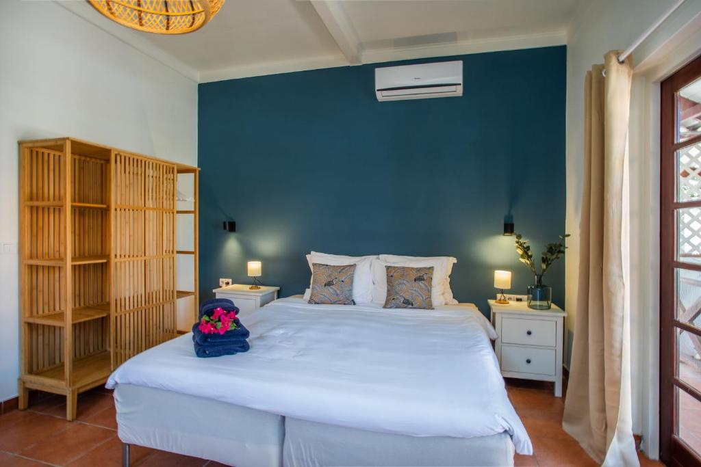 Postel nebo postele na pokoji v ubytování Bloublou Apartments Curaçao