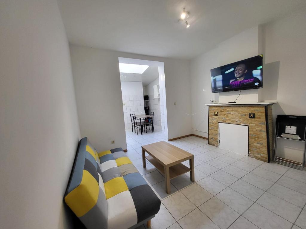 Kuchyň nebo kuchyňský kout v ubytování 2 Chambre disponible
