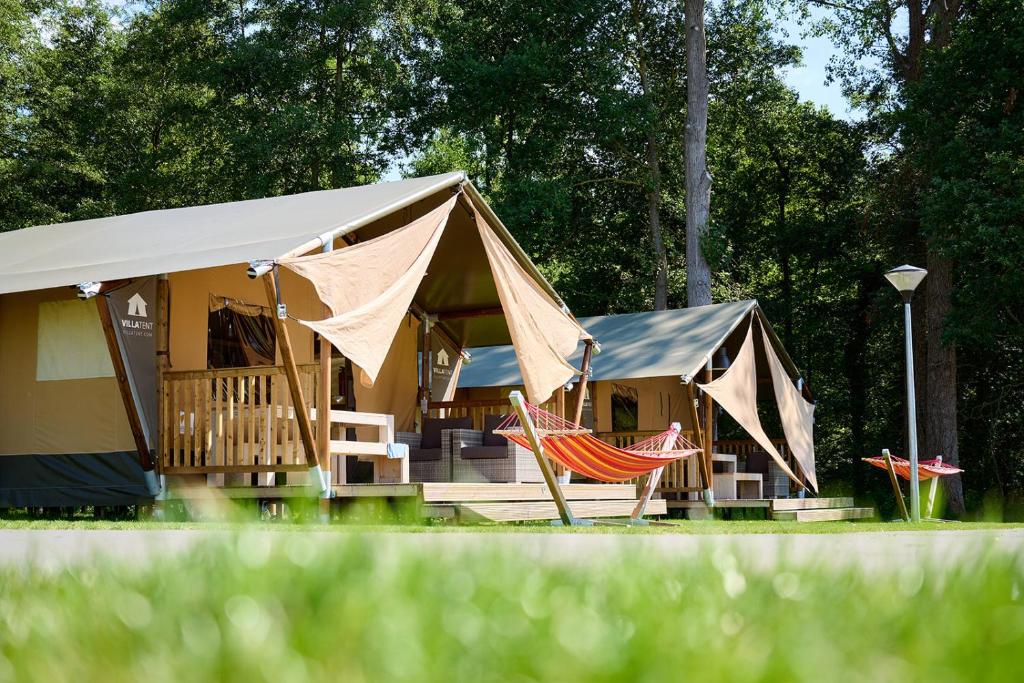 Budova, kde se the luxury tent nachází