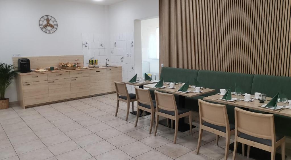Restaurace v ubytování Ferienwohnungen Hebalm