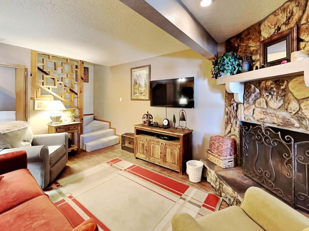 En eller flere senge i et værelse på Pinon Park C11