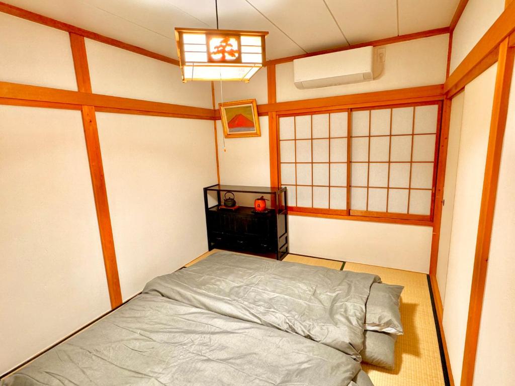 Postel nebo postele na pokoji v ubytování Grand Open!! Guest House 圭堂-Seidou- Free for rental bicycle and the washing machine and dry machine!!自転車レンタル無料!!無料ランドリー有!!