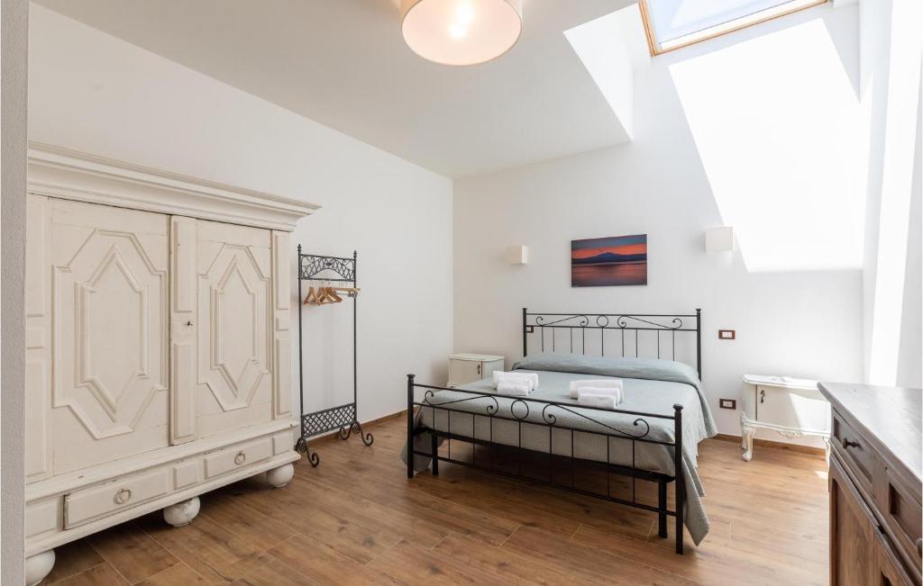 Łóżko lub łóżka w pokoju w obiekcie Cozy Home In Santarcangelo With Sauna