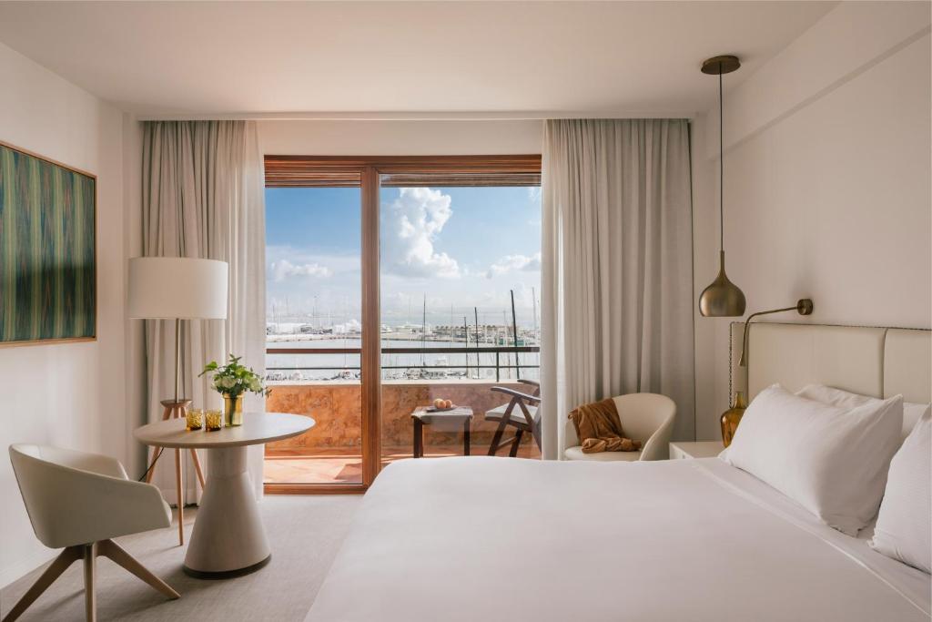 Hotel Victoria Gran Meliá - Red Level Premium Room Met Zee- En Kathedraalaanzicht