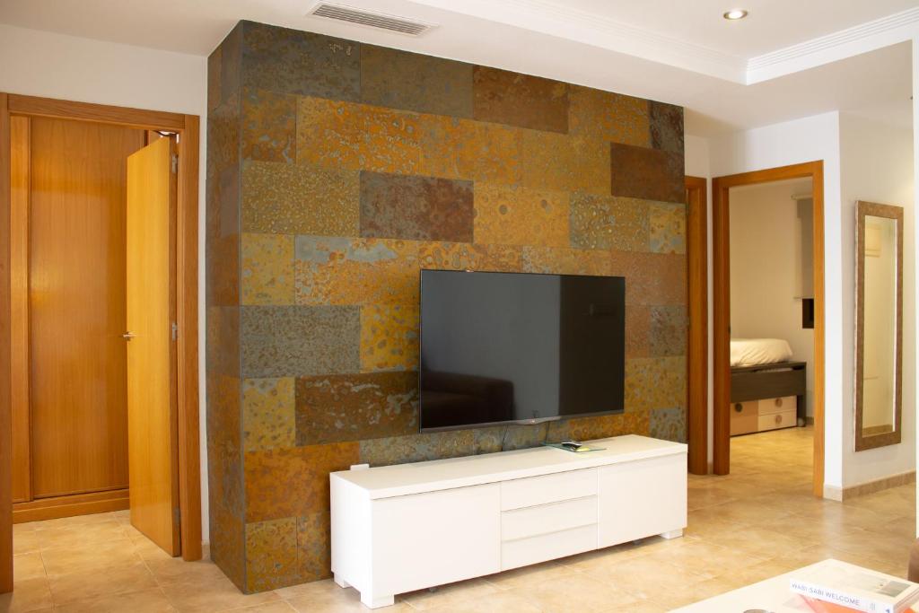 Televízia a/alebo spoločenská miestnosť v ubytovaní Myflats Deluxe Balcon de Arenales
