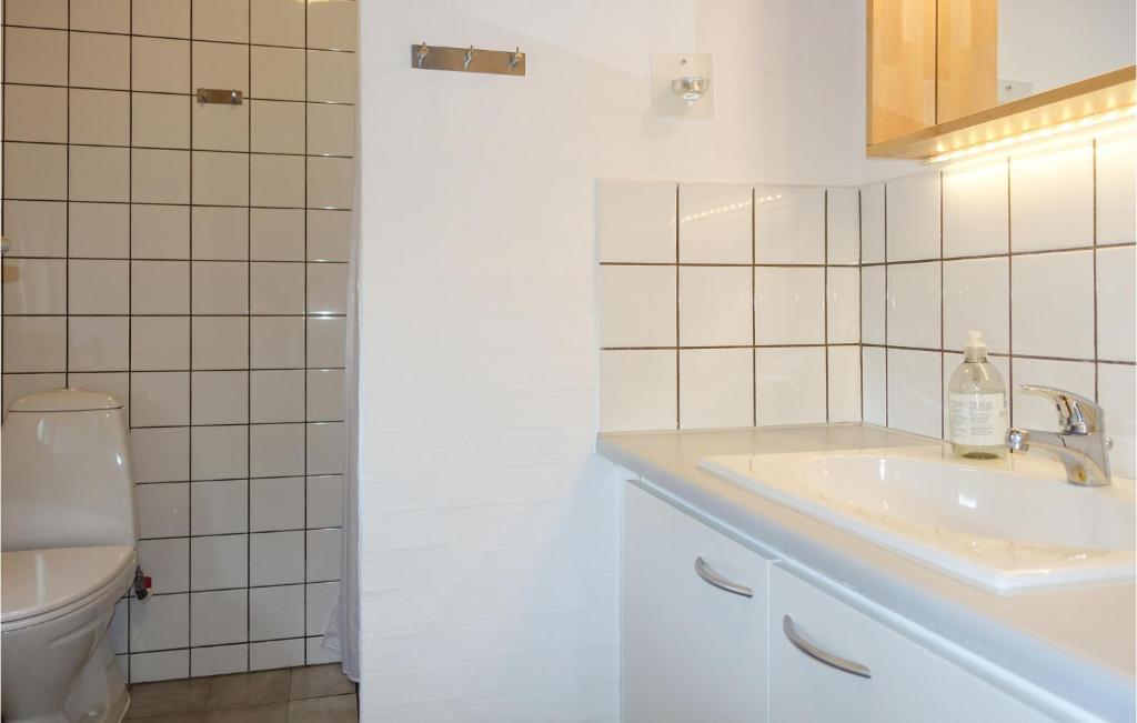 Koupelna v ubytování 3 Bedroom Beautiful Home In Nexø