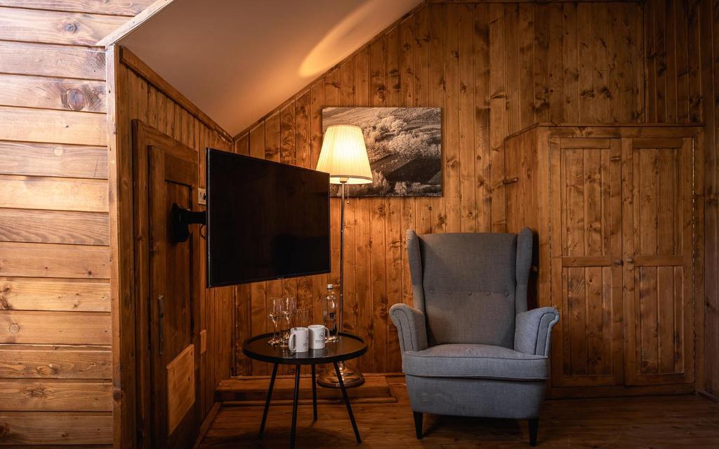 TV a/nebo společenská místnost v ubytování Valea Verde Retreat Transilvania