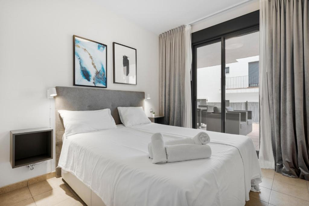Posteľ alebo postele v izbe v ubytovaní Alamar apartment in La Cala de Mijas by Costarentals - Ref 38