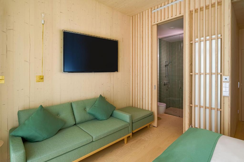 TV a/nebo společenská místnost v ubytování Hotel Krone Oettingen