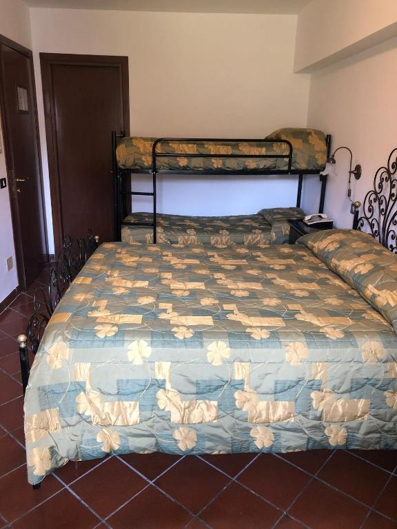 Posteľ alebo postele v izbe v ubytovaní Hotel Bucaneve