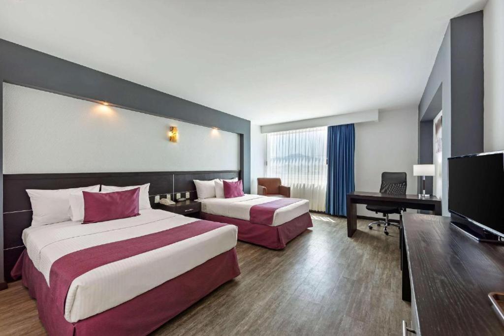 TV a/nebo společenská místnost v ubytování Comfort Inn Morelia