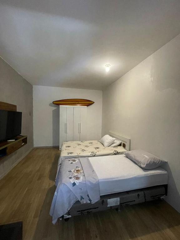 Postel nebo postele na pokoji v ubytování Sequência Surf Paradise HOSTEL E POUSADA