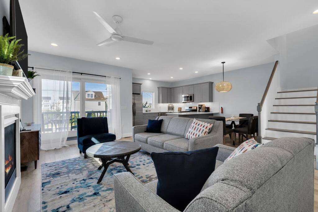Χώρος καθιστικού στο Luxury Beach House in Seaside! Now Available!