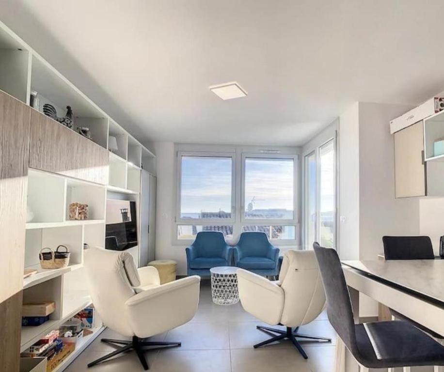 Kuchyň nebo kuchyňský kout v ubytování Appartement Rooftop 360 - JACUZZI - Parking - Clim - wifi