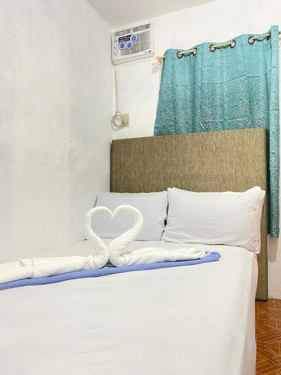 Postel nebo postele na pokoji v ubytování Jasmine Inn at Bucana Beach El Nido