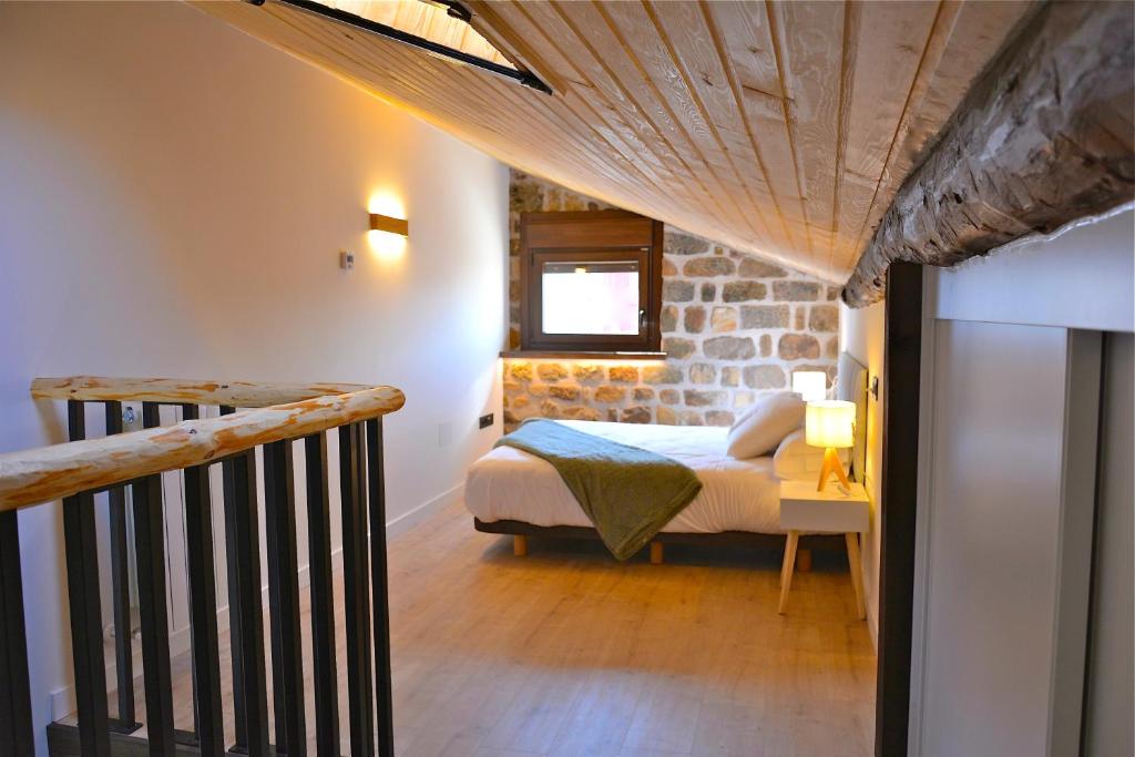 Cama o camas de una habitación en La casa de la abuela Gabina, Duruelo de la Sierra - 12 personas