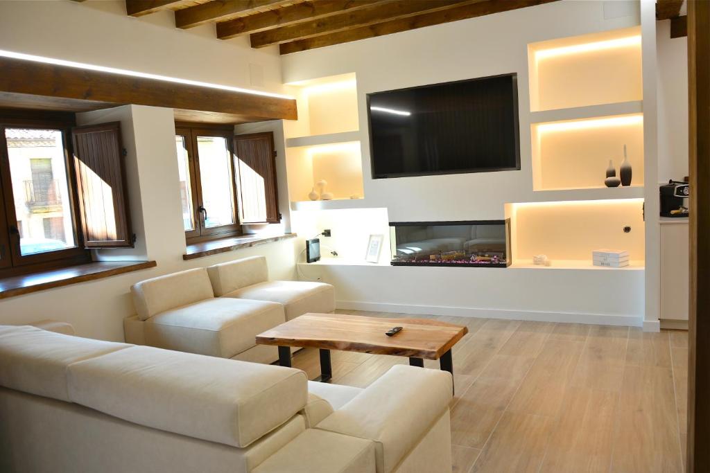 Una televisión o centro de entretenimiento en La casa de la abuela Gabina, Duruelo de la Sierra - 12 personas