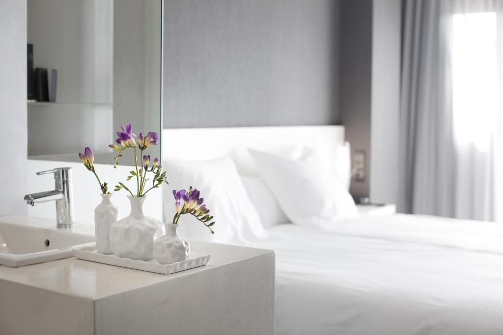A bed or beds in a room at Hotel MasMonzon