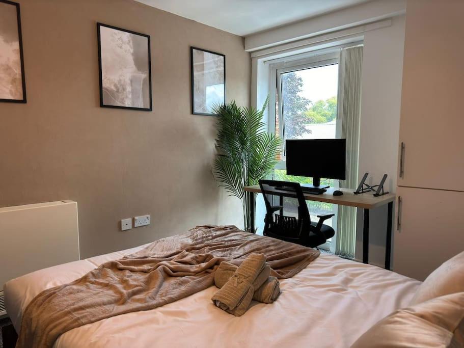 Gallery image of Free Parking Sleeps 6 Modern Apartment in Litherland