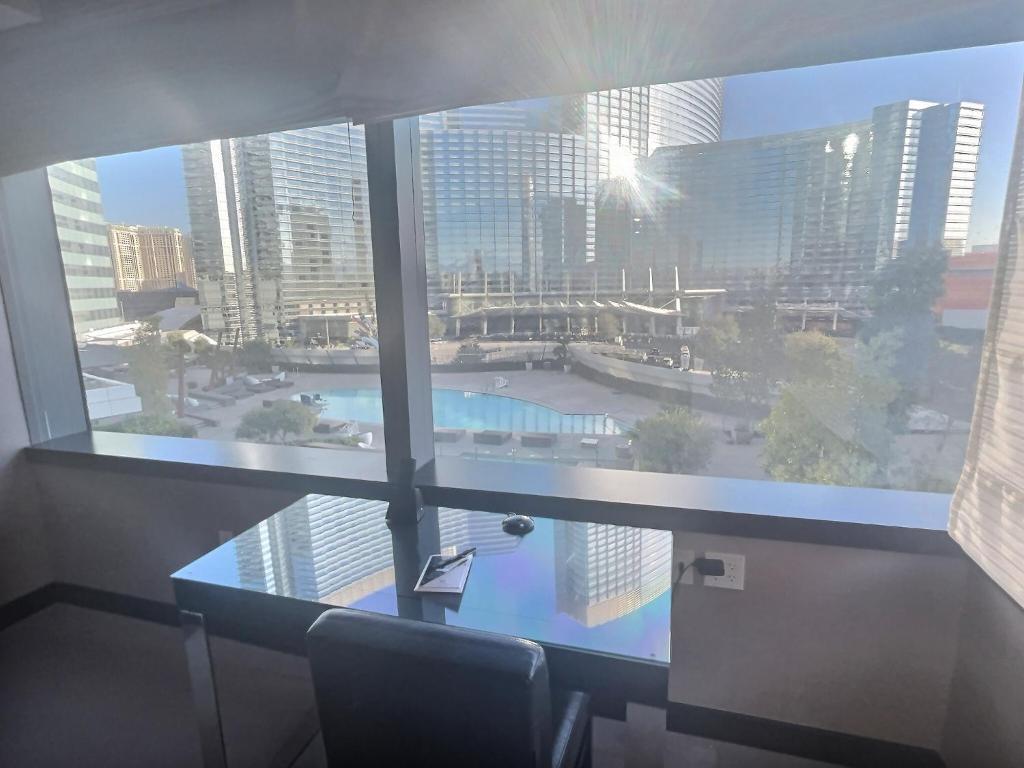 Bazén v ubytování Jet Luxury at The Vdara nebo v jeho okolí