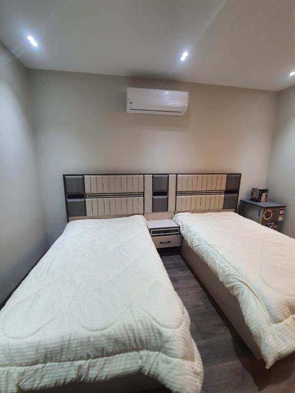 Postel nebo postele na pokoji v ubytování New Cairo rooms