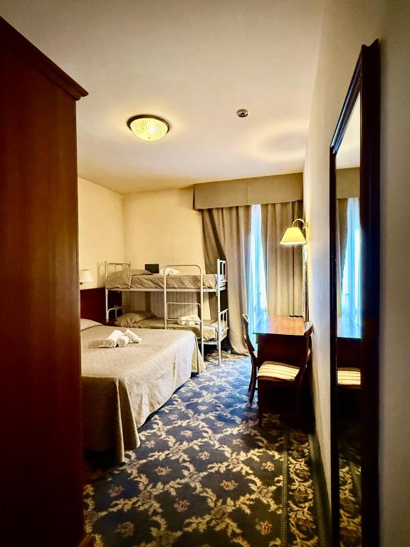 Postel nebo postele na pokoji v ubytování Hotel Terme Posta Padova HOTEL RC12