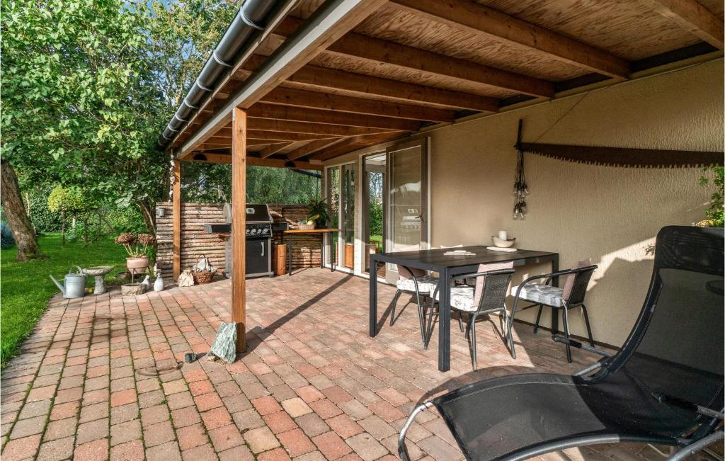 Patio nebo venkovní prostory v ubytování Awesome Home In Føllenslev With Wifi