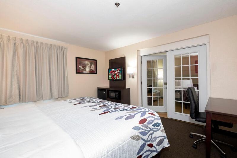Red Roof Inn PLUS Austin South - Airport photo