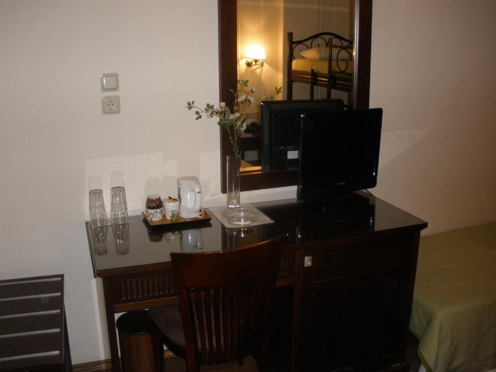 TV a/nebo společenská místnost v ubytování Pelias Hotel