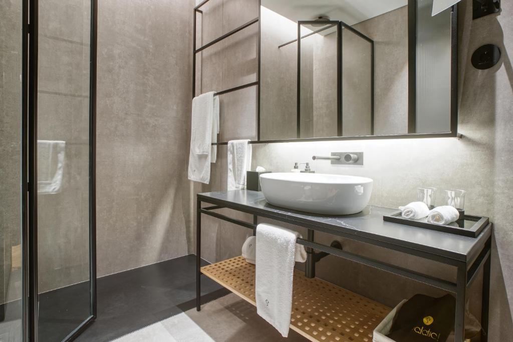 Palatial Suites - 11