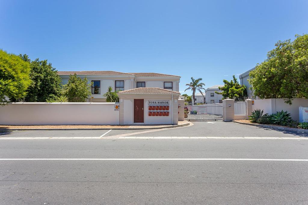 Το κτήριο όπου στεγάζεται  το διαμέρισμα