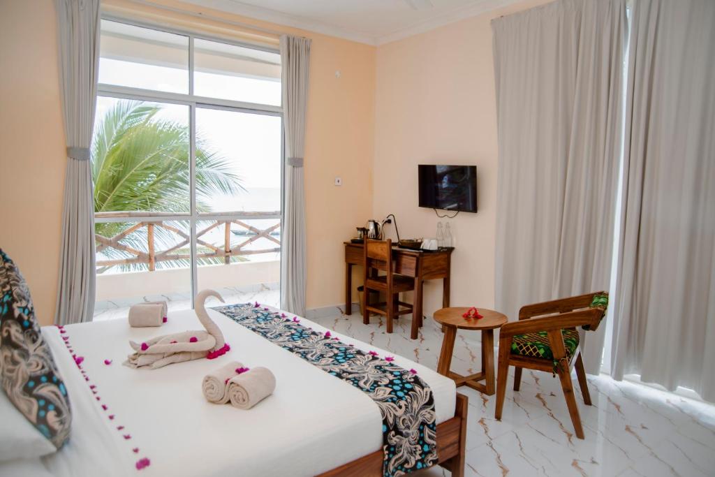 Postel nebo postele na pokoji v ubytování Double A Nungwi Beach Hotel