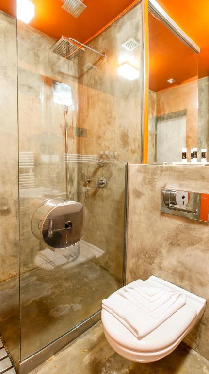 Czech Inn - Quadruple Room With Private Bathroom