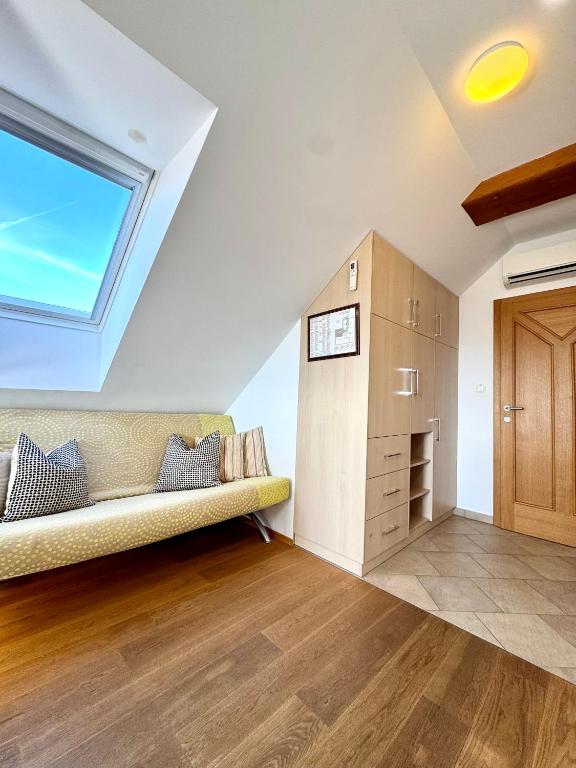 Postel nebo postele na pokoji v ubytování Guest house Domačija Krnc