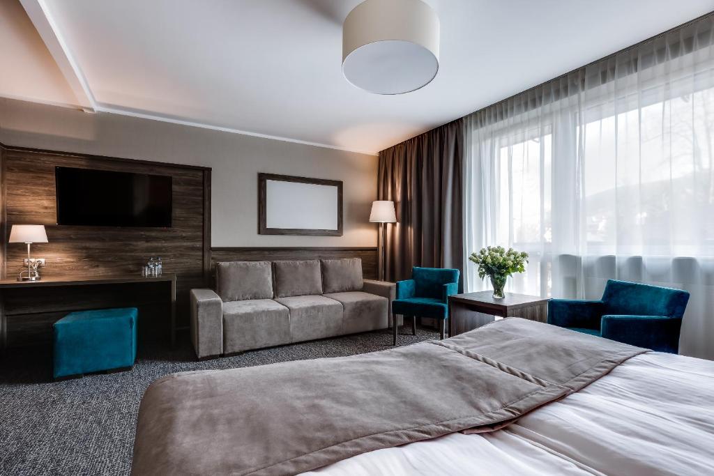 Postel nebo postele na pokoji v ubytování Hotel Konradówka Wellness & SPA - 300 metrów do centrum