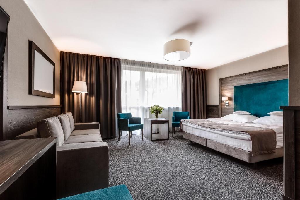 Postel nebo postele na pokoji v ubytování Hotel Konradówka Wellness & SPA - 300 metrów do centrum