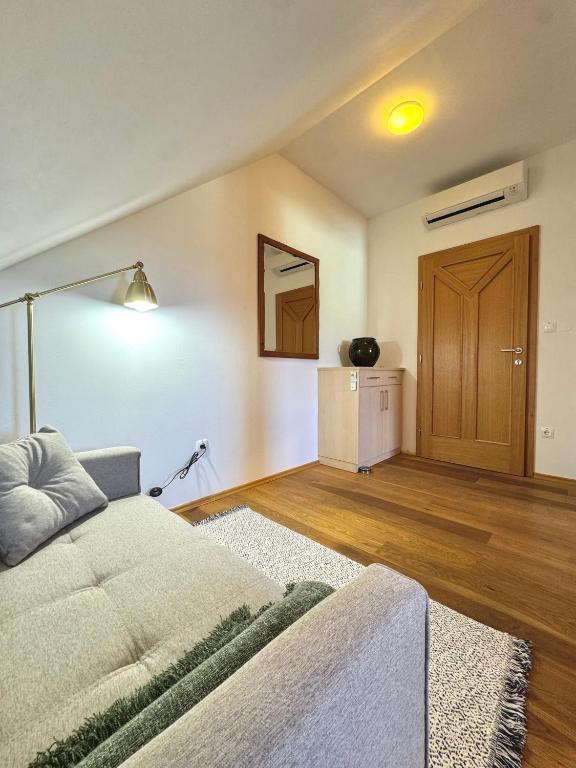 Postel nebo postele na pokoji v ubytování Guest house Domačija Krnc