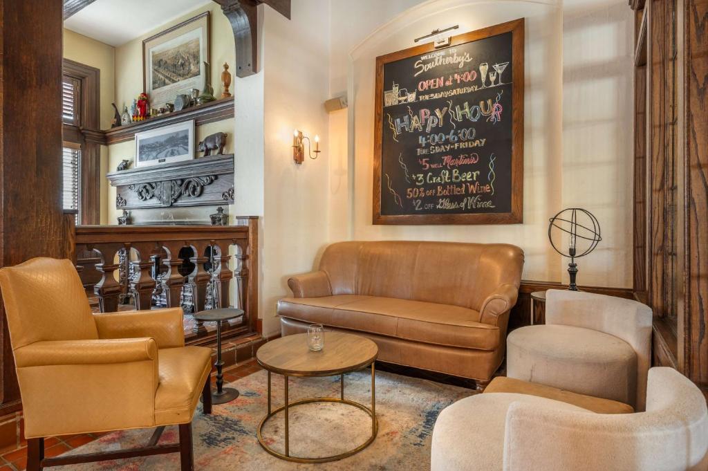Best Western Premier Mariemont Inn photo
